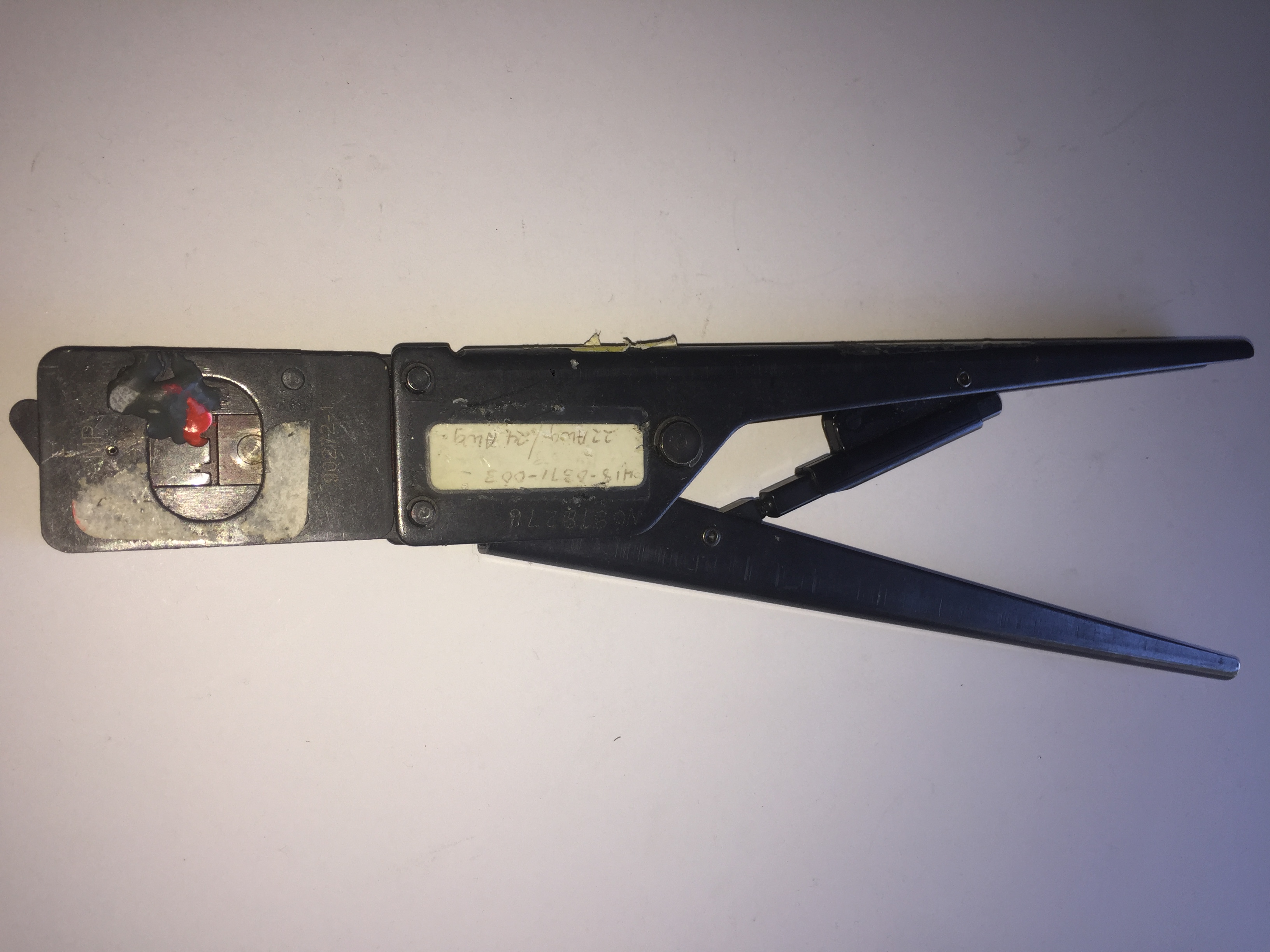 Hand Crimper AMP/Tyco/TE 90272-1 Hand Crimper crimps 22-24 AWG Contacts